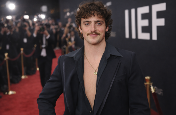 Benson Boone Height and Weight: Full Details