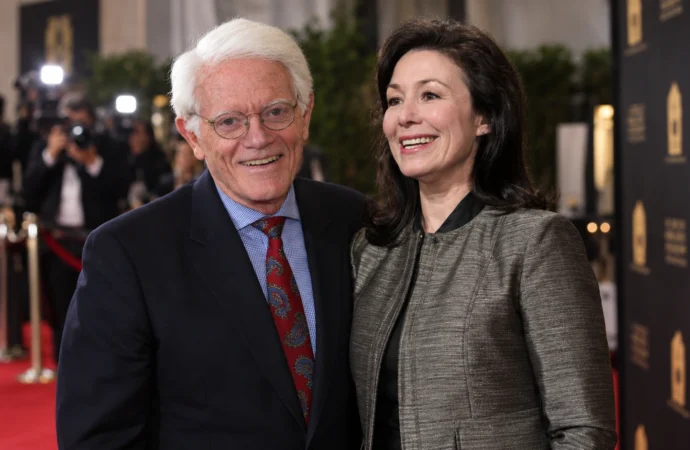 Peter Lynch and Safra Catz: Connection, Careers and Facts